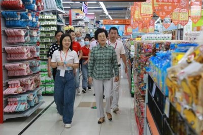 省政協(xié)副主席馬勇霞一行赴萬寧調(diào)研商場經(jīng)營建設(shè)