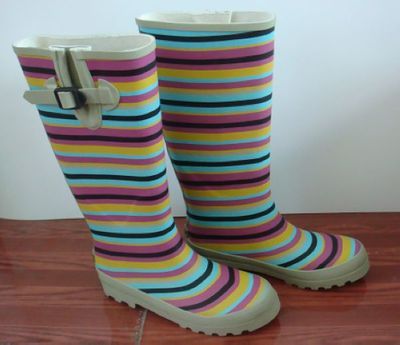 時(shí)尚新風(fēng)尚 全新外貿(mào)出口雨靴，雨天里的靚麗風(fēng)景線